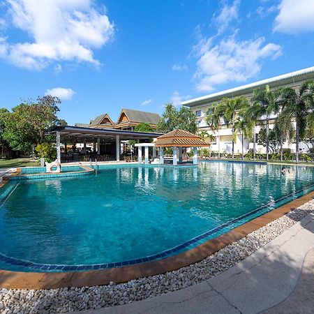 Blue Beach Grand Resort And Spa In Chalong Phuket By Dayuu Banszajjuan Kültér fotó