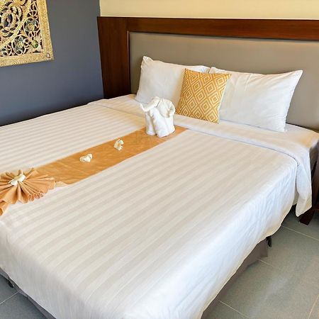 Blue Beach Grand Resort And Spa In Chalong Phuket By Dayuu Banszajjuan Kültér fotó