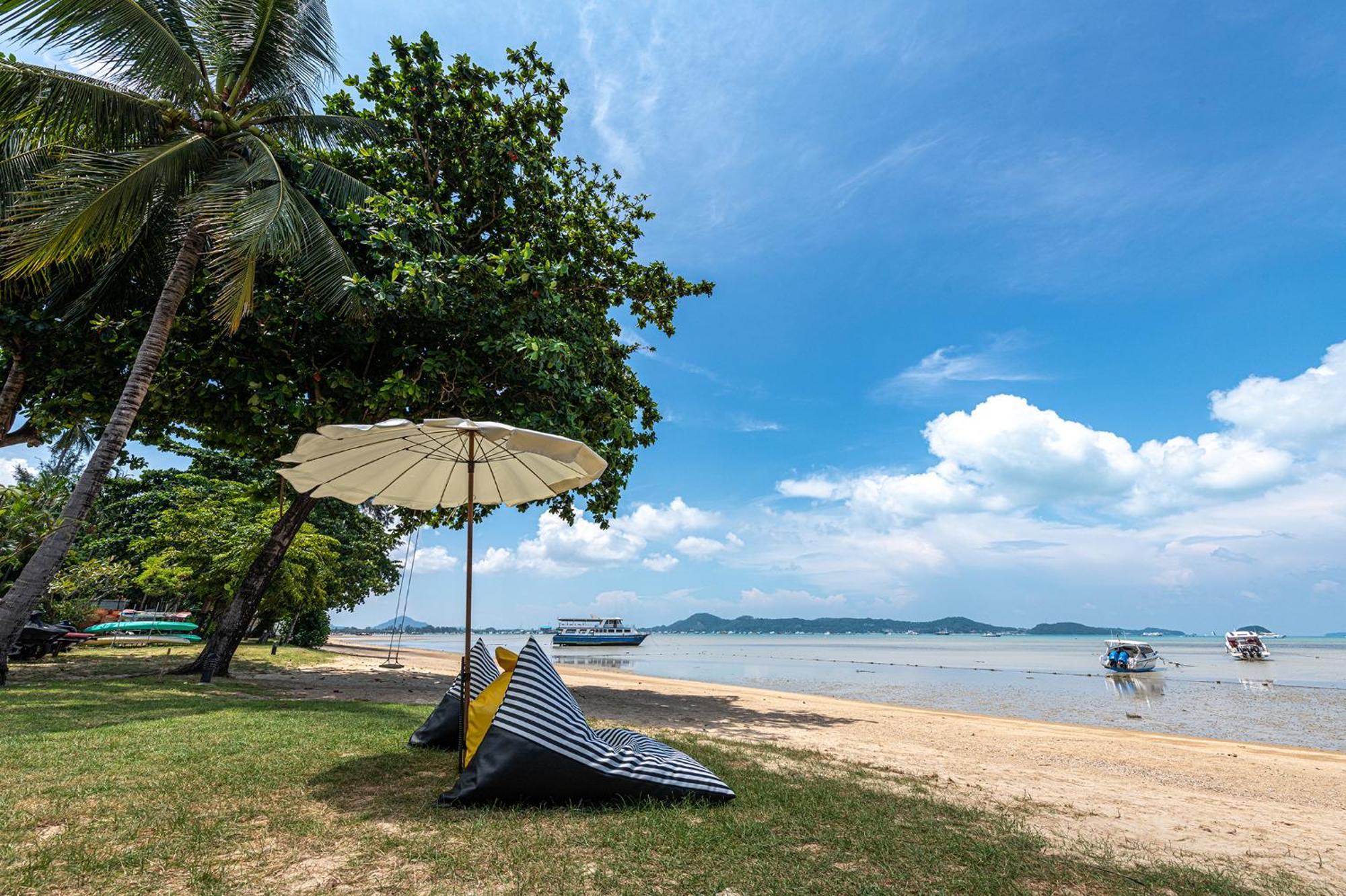 Blue Beach Grand Resort And Spa In Chalong Phuket By Dayuu Banszajjuan Kültér fotó