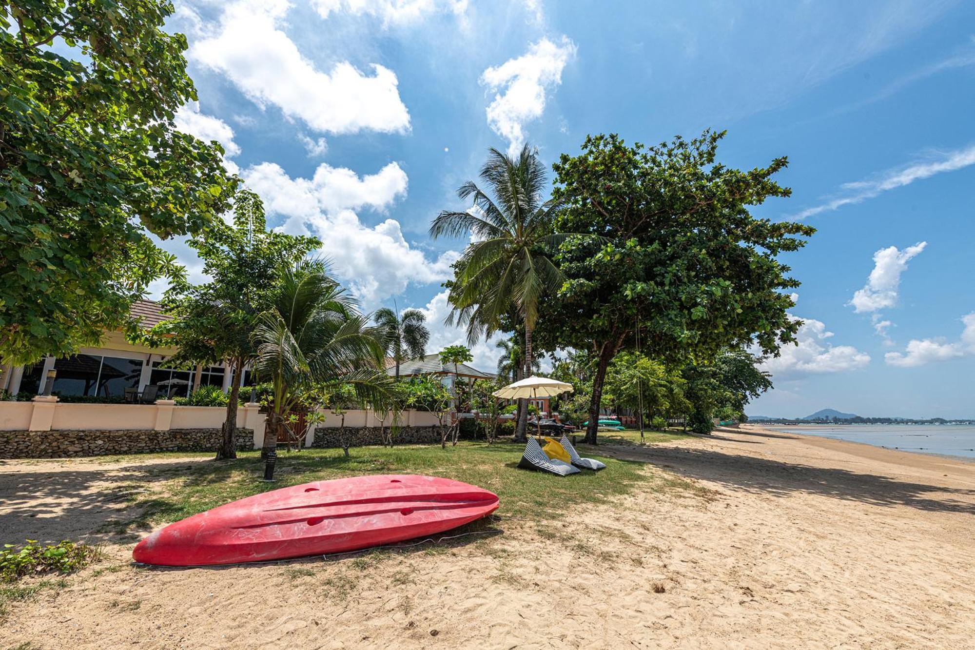 Blue Beach Grand Resort And Spa In Chalong Phuket By Dayuu Banszajjuan Kültér fotó