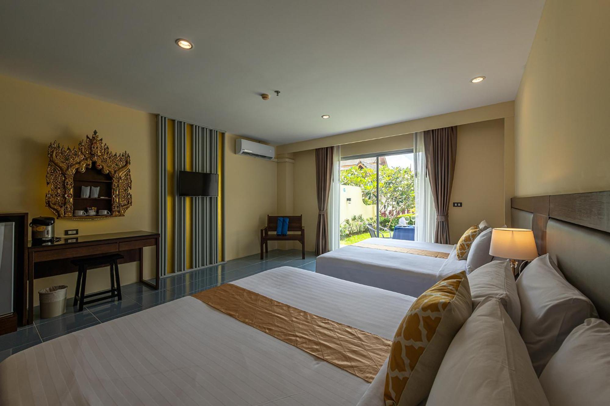Blue Beach Grand Resort And Spa In Chalong Phuket By Dayuu Banszajjuan Kültér fotó