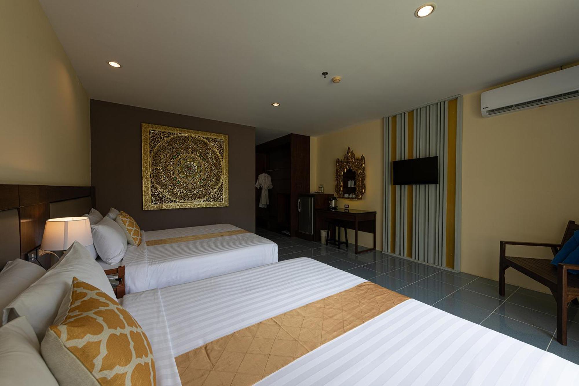 Blue Beach Grand Resort And Spa In Chalong Phuket By Dayuu Banszajjuan Kültér fotó