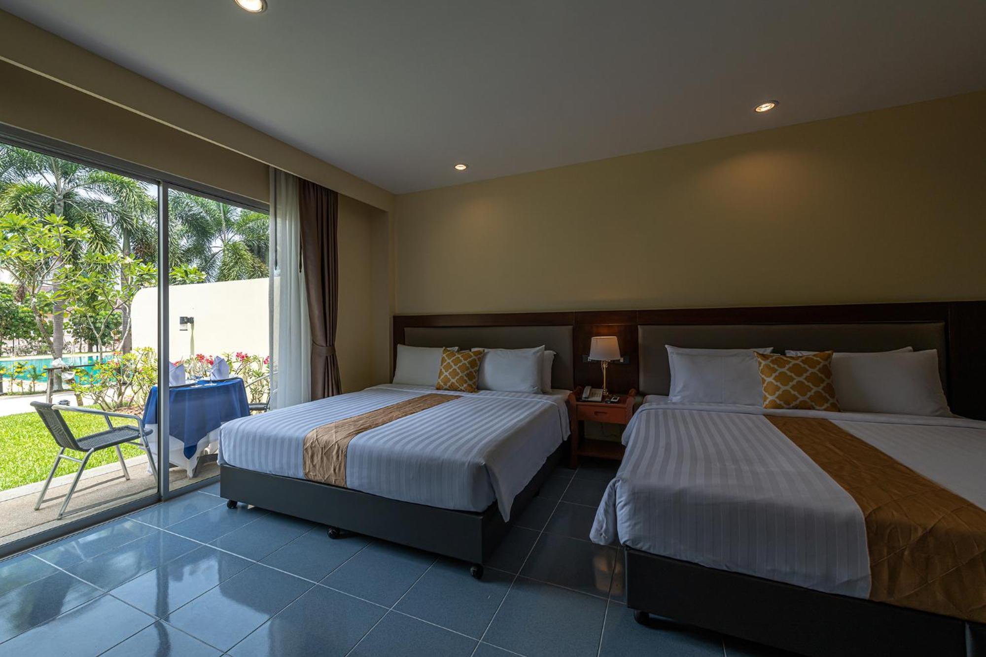 Blue Beach Grand Resort And Spa In Chalong Phuket By Dayuu Banszajjuan Kültér fotó