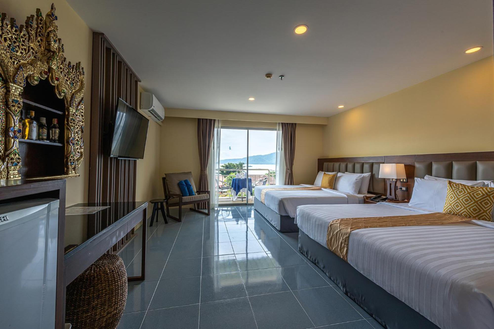 Blue Beach Grand Resort And Spa In Chalong Phuket By Dayuu Banszajjuan Kültér fotó