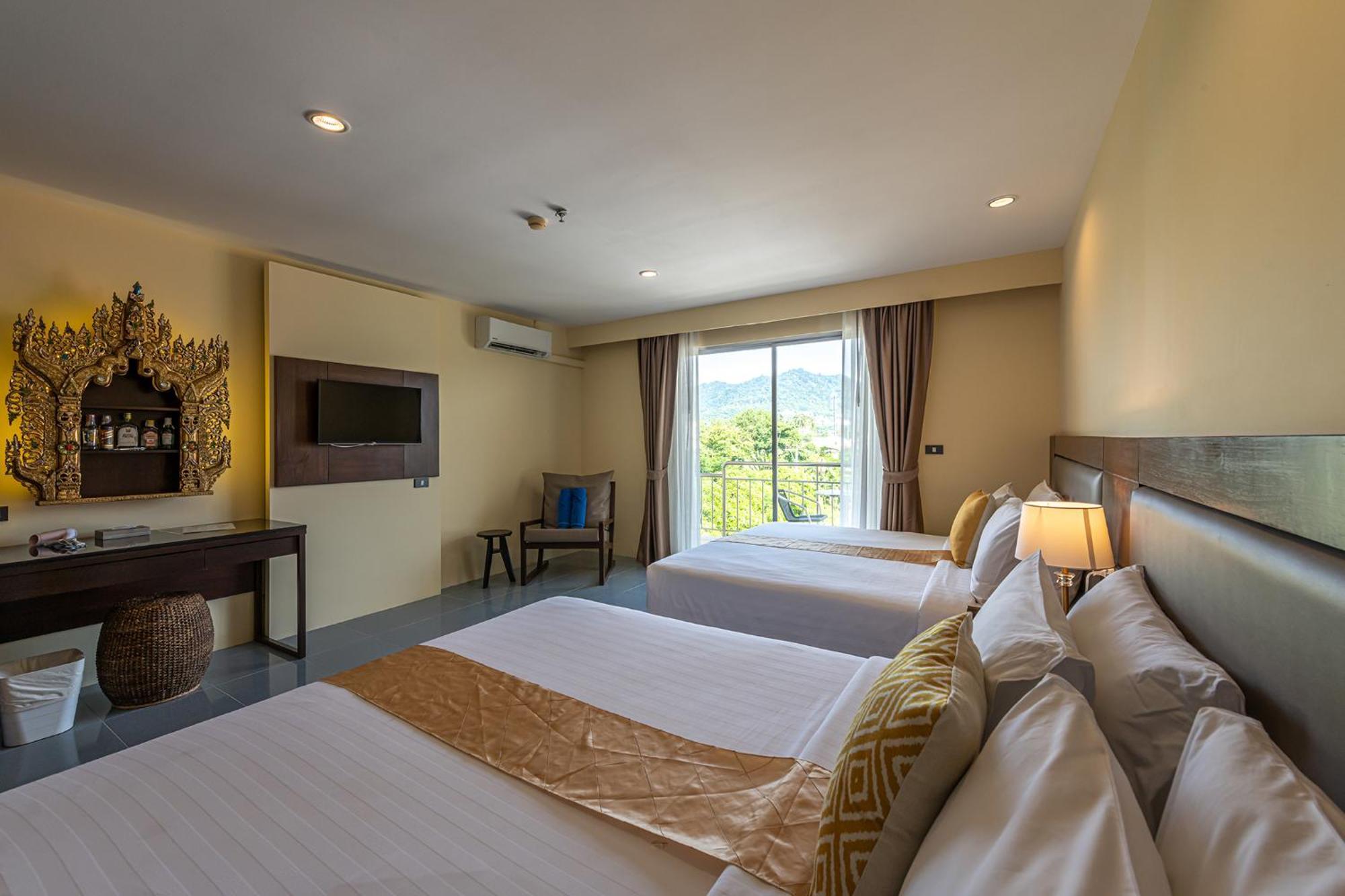 Blue Beach Grand Resort And Spa In Chalong Phuket By Dayuu Banszajjuan Kültér fotó