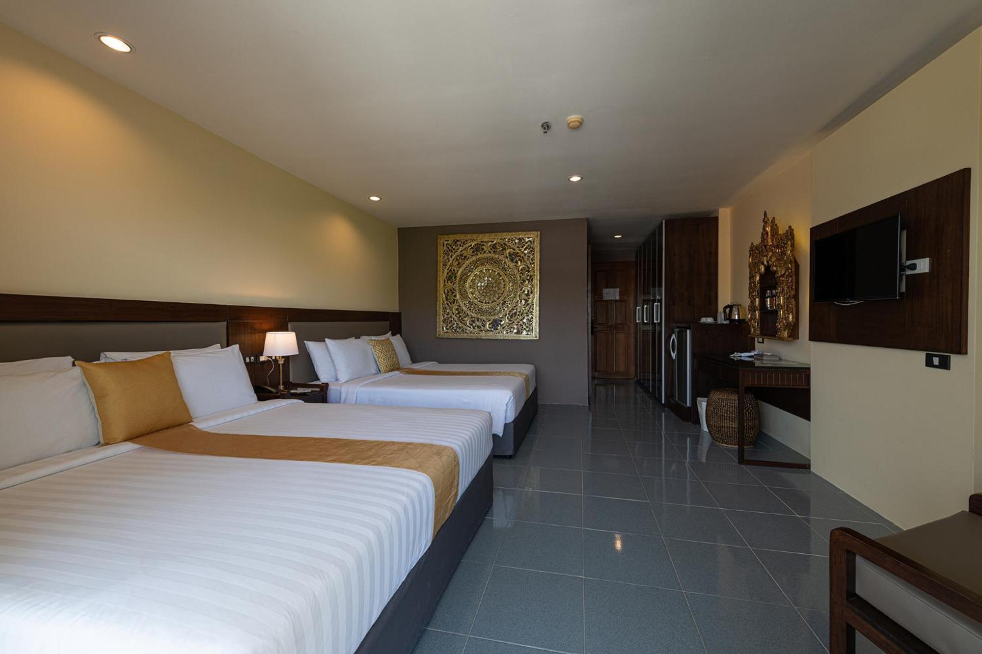 Blue Beach Grand Resort And Spa In Chalong Phuket By Dayuu Banszajjuan Kültér fotó