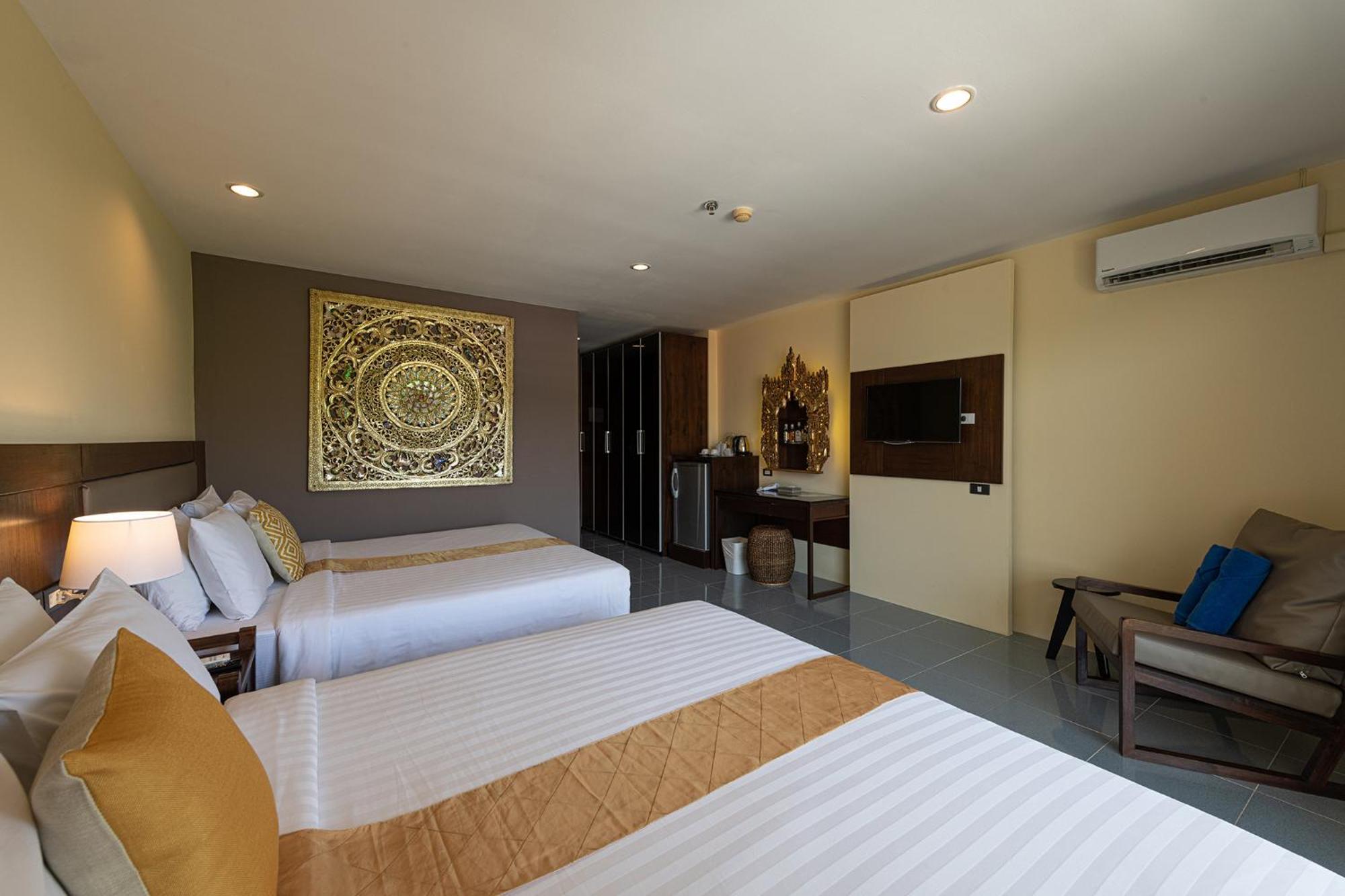 Blue Beach Grand Resort And Spa In Chalong Phuket By Dayuu Banszajjuan Kültér fotó