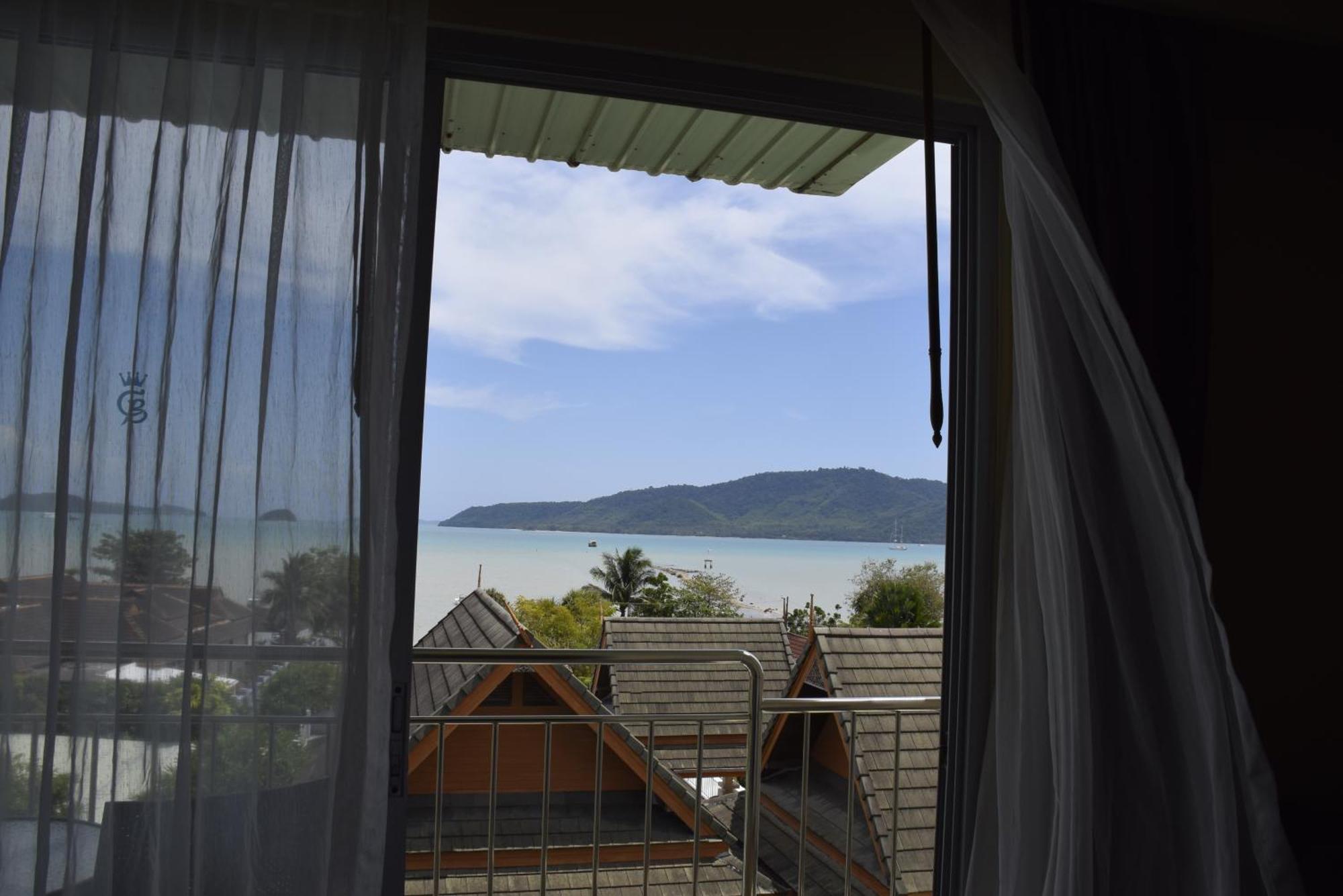 Blue Beach Grand Resort And Spa In Chalong Phuket By Dayuu Banszajjuan Kültér fotó