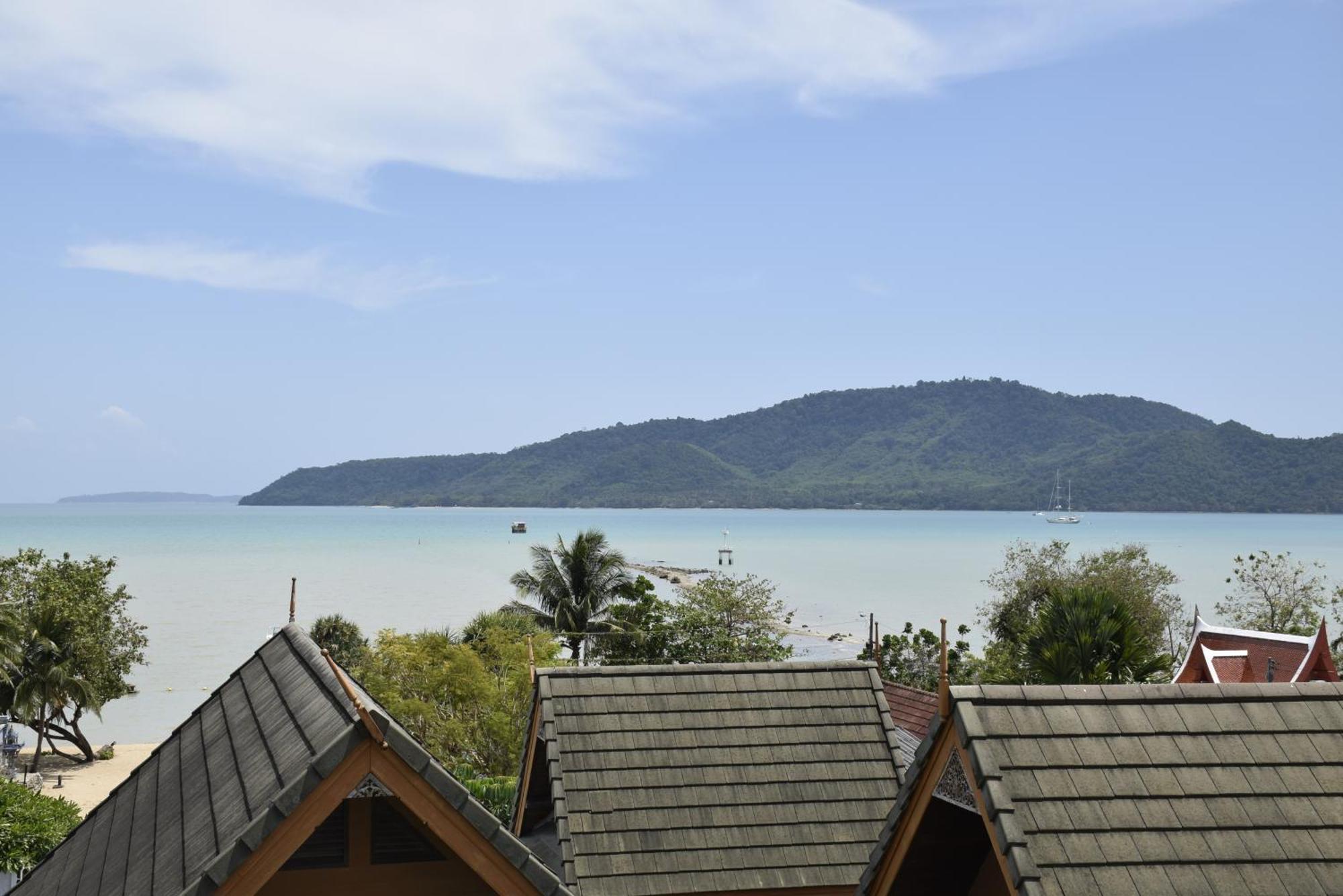 Blue Beach Grand Resort And Spa In Chalong Phuket By Dayuu Banszajjuan Kültér fotó