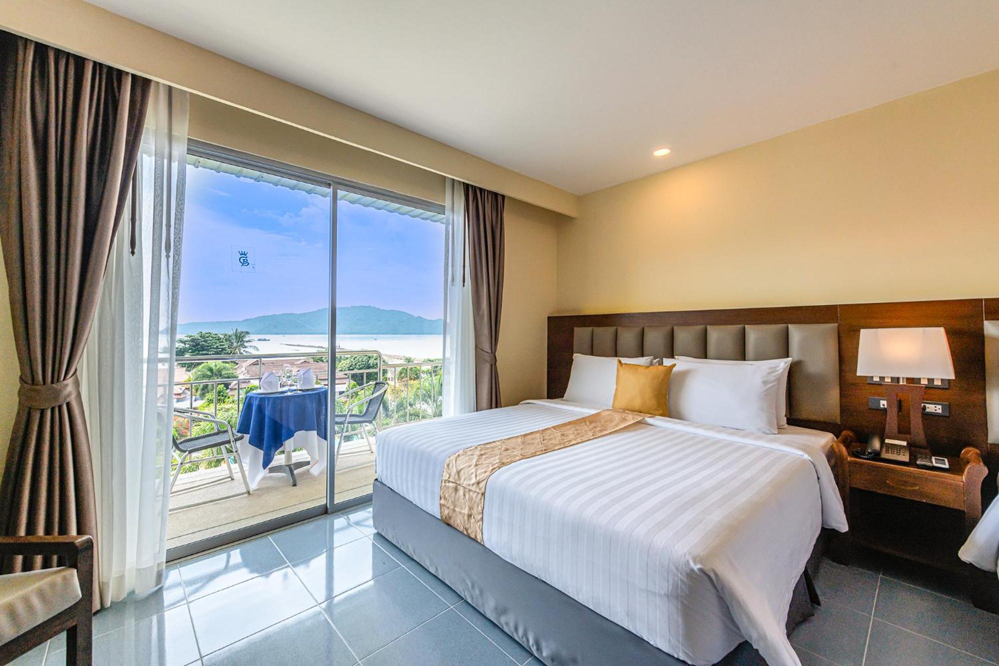Blue Beach Grand Resort And Spa In Chalong Phuket By Dayuu Banszajjuan Kültér fotó