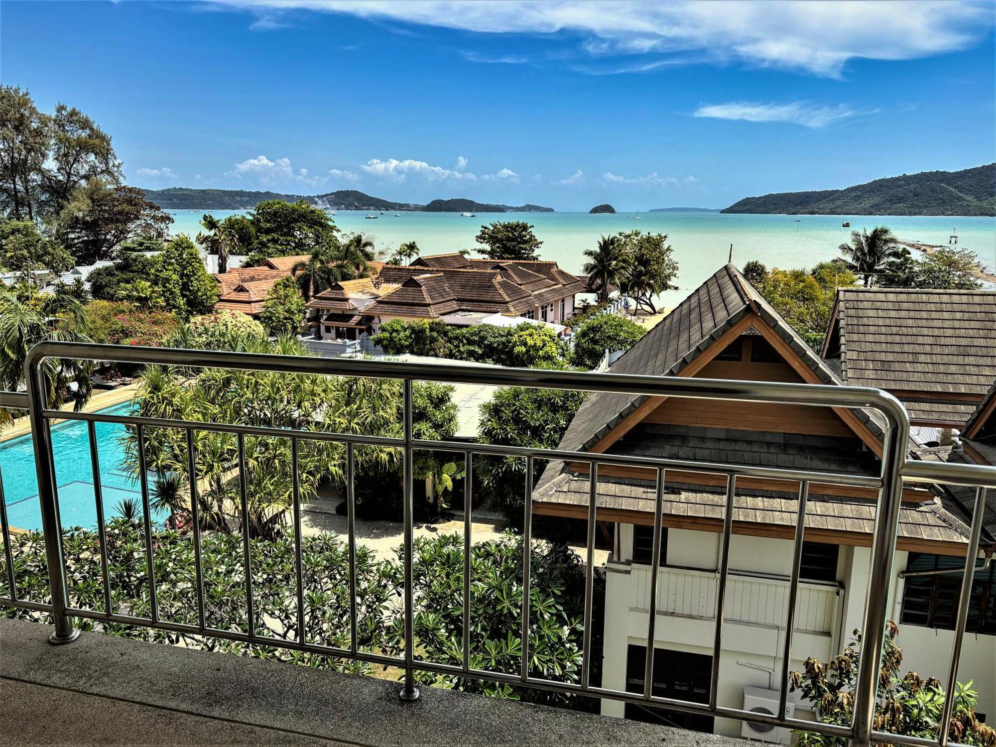 Blue Beach Grand Resort And Spa In Chalong Phuket By Dayuu Banszajjuan Kültér fotó