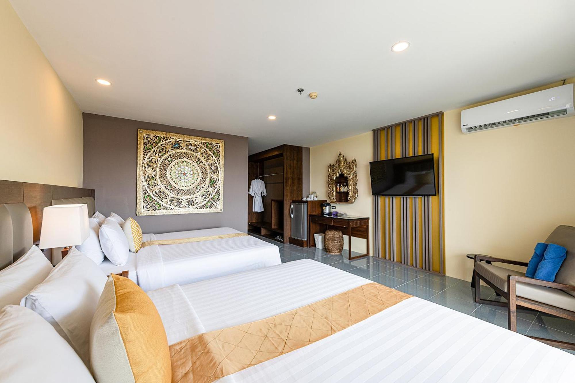 Blue Beach Grand Resort And Spa In Chalong Phuket By Dayuu Banszajjuan Kültér fotó