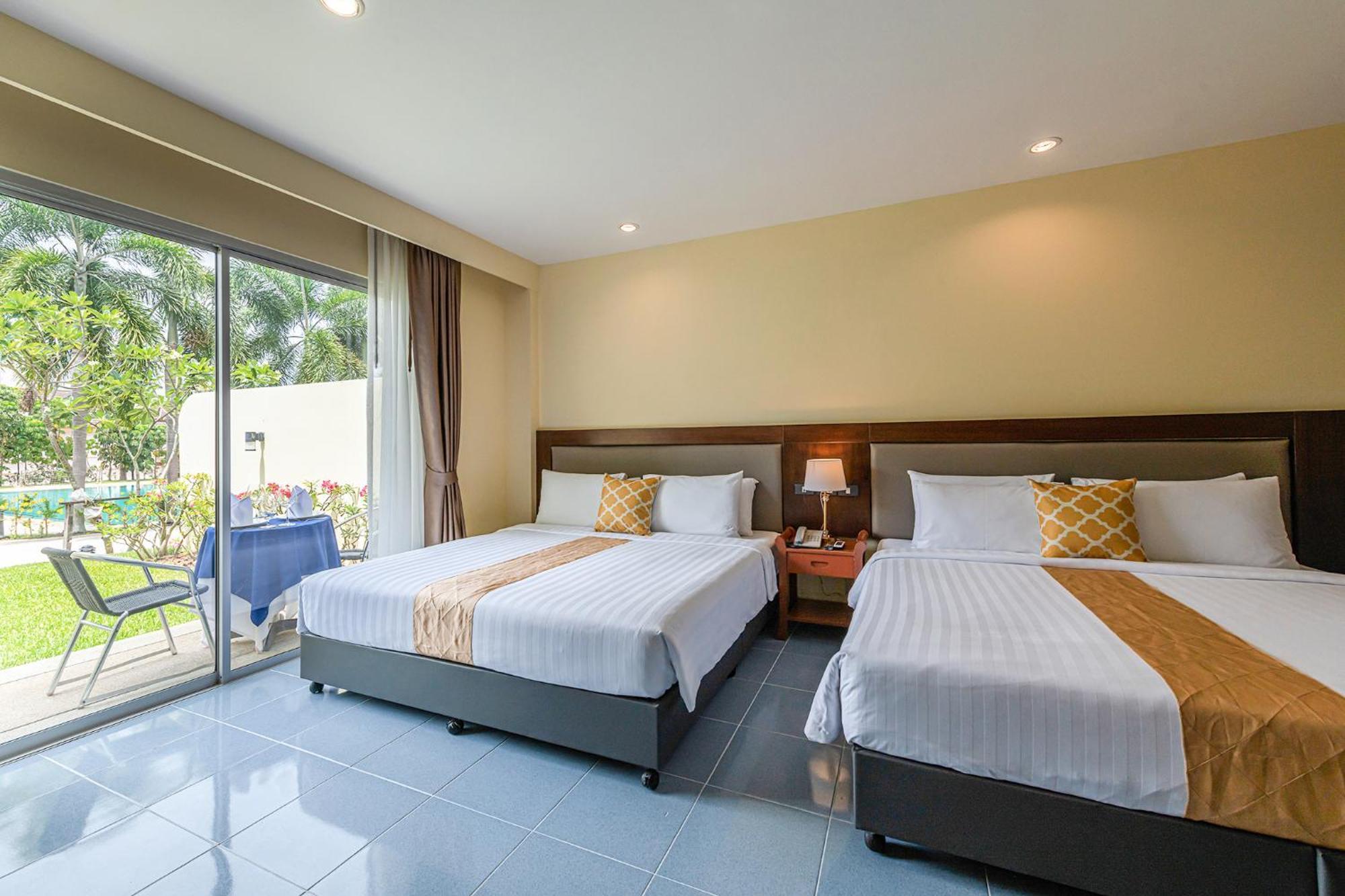Blue Beach Grand Resort And Spa In Chalong Phuket By Dayuu Banszajjuan Kültér fotó
