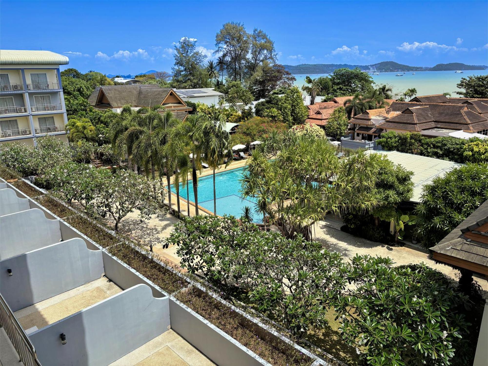 Blue Beach Grand Resort And Spa In Chalong Phuket By Dayuu Banszajjuan Kültér fotó